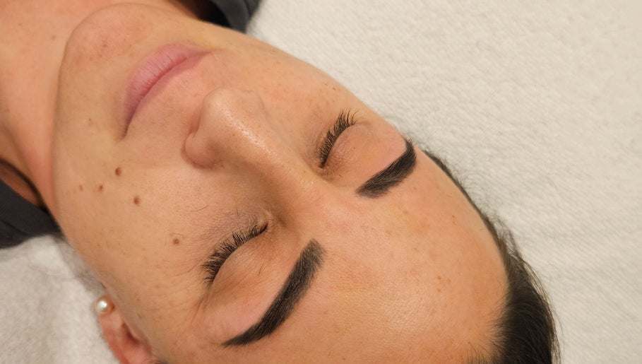 Jimboomba Esthetics | Skin | Brows | Lashes image 1