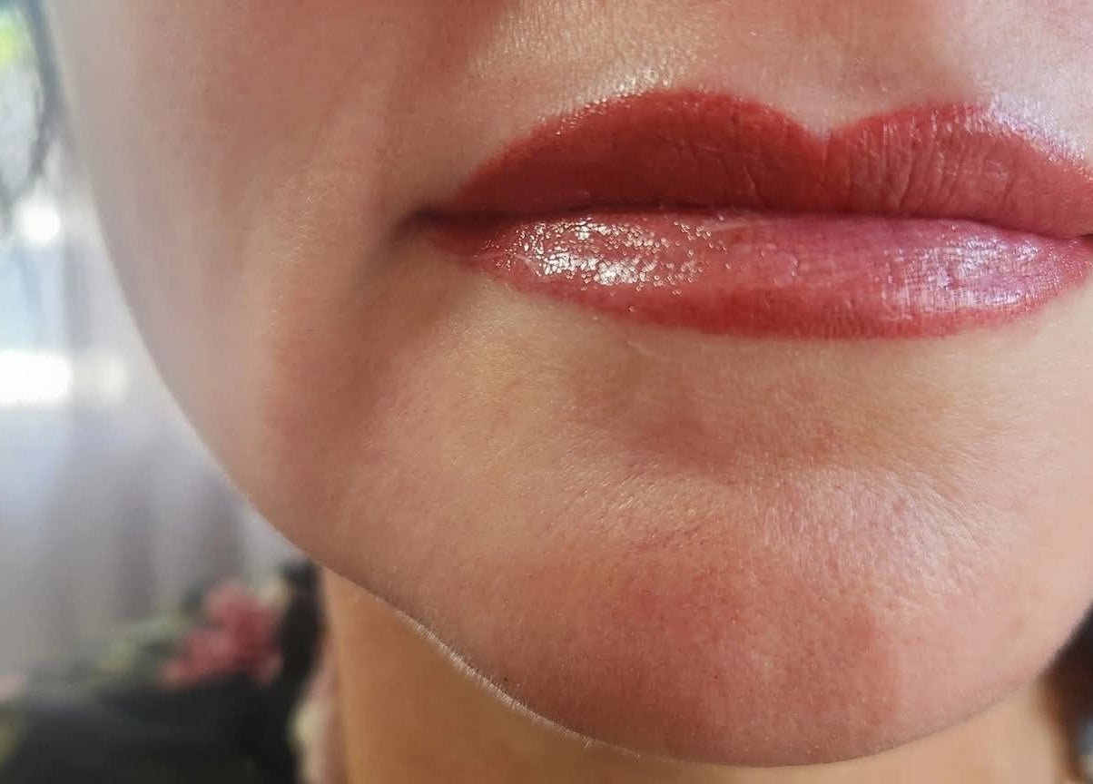 Close-up of glossy lips at Lean-Tique, Bloemfontein, Free State, ZA showcasing beauty treatment.