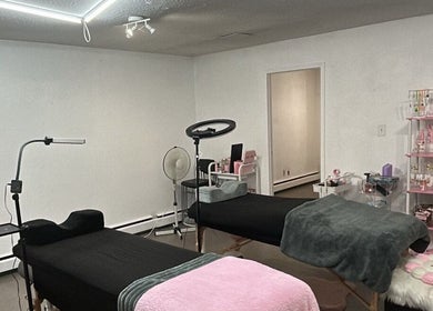 Relaxing treatment room at Lashes by Rina in Calgary, Alberta, CA, featuring professional spa beds and equipment.