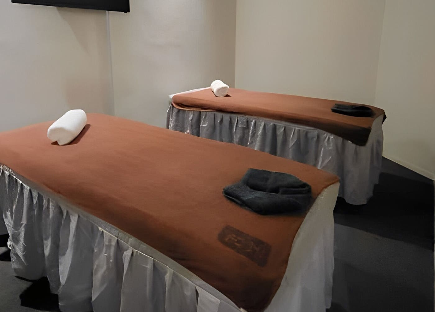 Relaxing massage beds at Green Massage, Genting Highlands, Pahang, MY offer tranquil serenity and comfort.