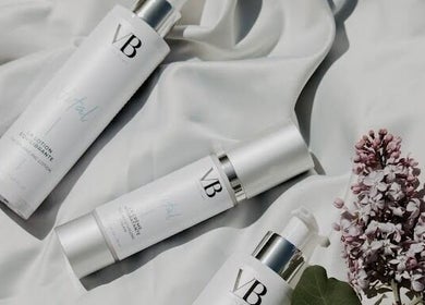 Produits VB Institut avec fleurs lilas, Mont-Saint-Hilaire, Québec, CA