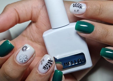 Uñas con diseño en verde, en KR - Katalina Rios, Barcelona, Catalunya, ES.