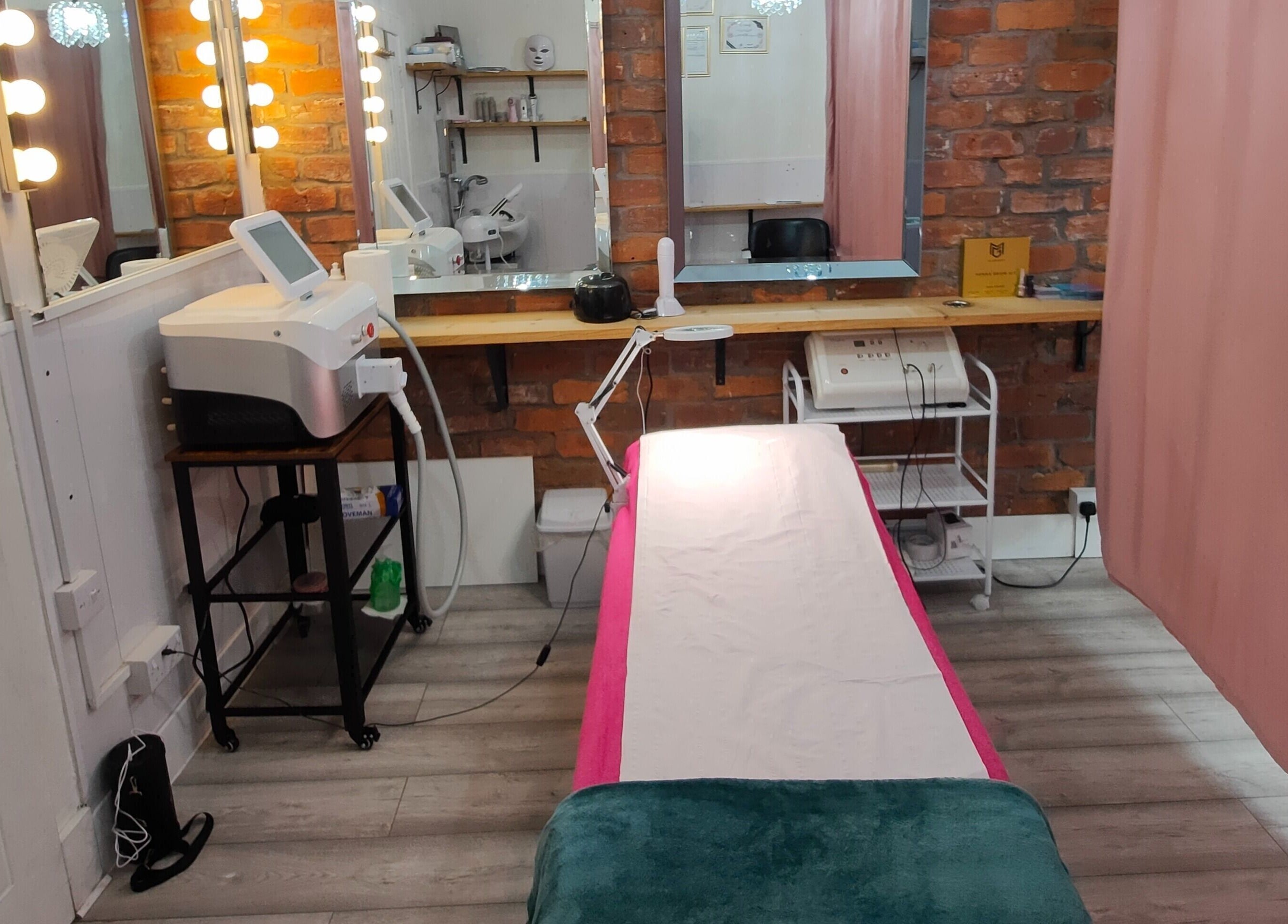 Modern therapy room at Beren Beauty Salon, Edinburgh, Scotland, GB with treatment bed and mirrors.