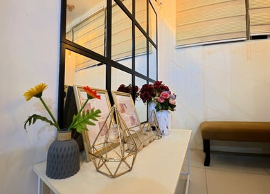 Elegant decor with flowers at Lueur Beauty and Wellness, Quezon City, Metro Manila, PH for a calming ambiance.