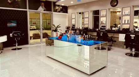 Εικόνα Comb and Scissors Gents Salon 3