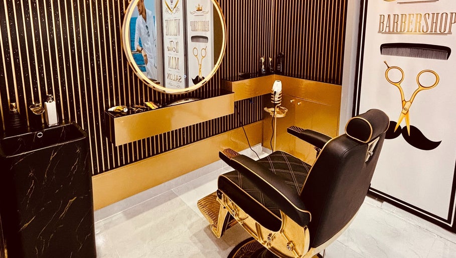 Comb and Scissors Gents Salon imagine 1