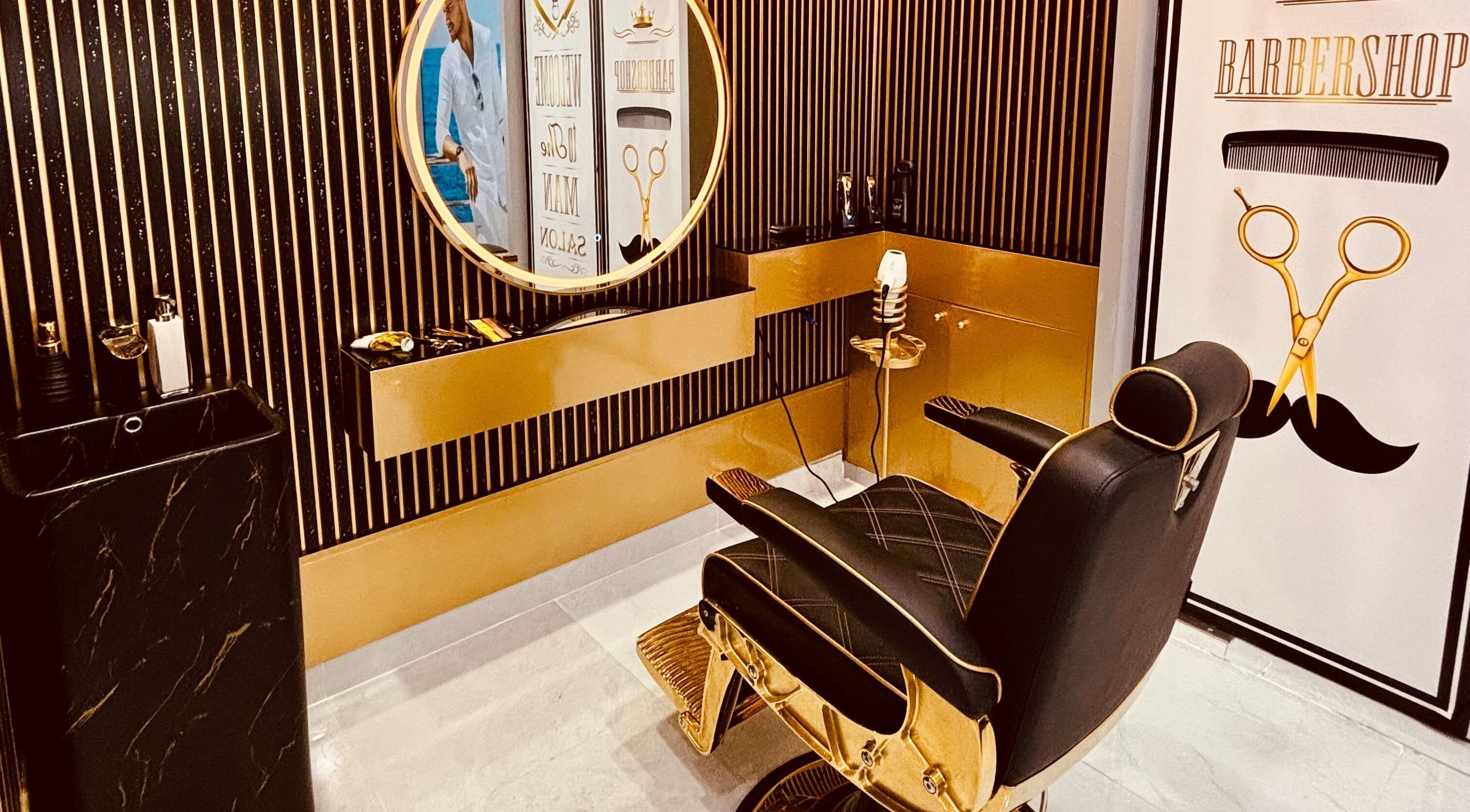 Elegant interior at Comb and Scissors Gents Salon in Dubai, AE, featuring a luxury barber chair and modern decor.