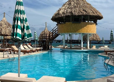 Relax at Feel Massage and Wellness ‘Mondi Beach Club’ in Willemstad, Curaçao, CW by the beautiful poolside.