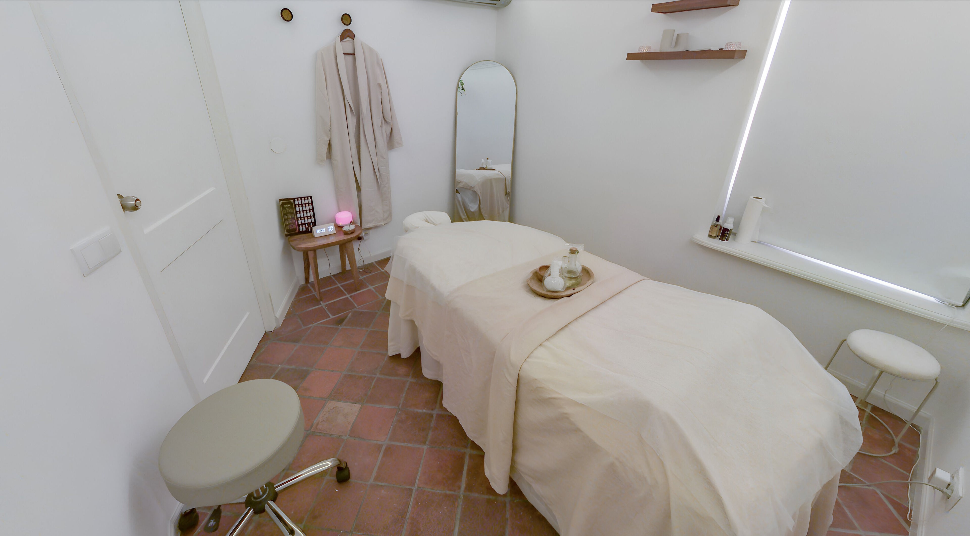 Relaxing massage room at Feel Massage and Wellness ‘Kura Hulanda’, Willemstad, Curaçao, CW, with soothing decor.