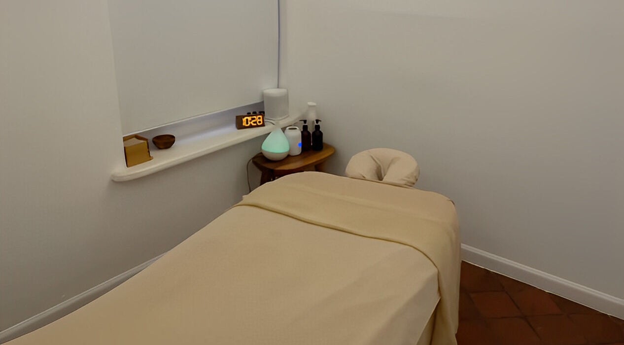 Tranquil massage room at Feel Massage and Wellness ‘Kura Hulanda’, Willemstad, Curaçao, CW.
