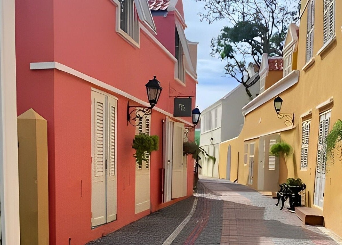 Charming street near Feel Massage and Wellness ‘Kura Hulanda’ in Willemstad, Curaçao, CW with vibrant buildings.