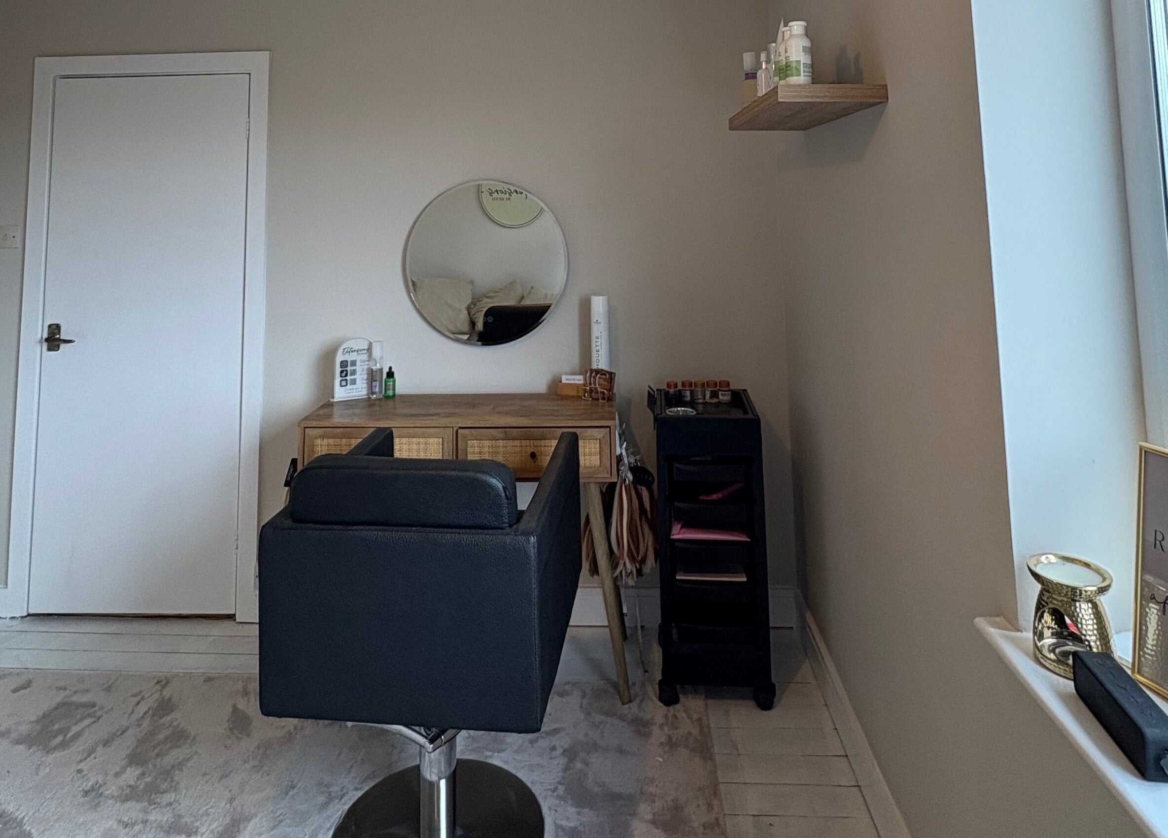 Stylish salon interior at Extensions by Beth in Knaresborough, England, GB. Modern chair and mirror setup.