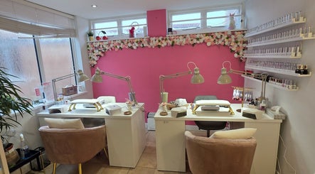 Ona Nail House