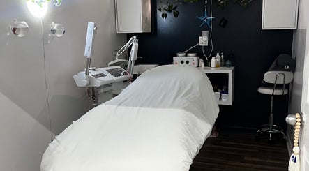 Shine on Gentlemen's Salon and Spa