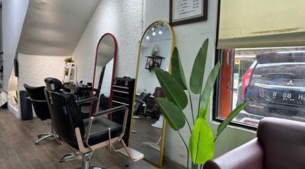 Modern salon interior at ELKAP TRUNOJOYO, Jawa Timur, Jawa Timur, ID featuring stylish mirrors and seating.
