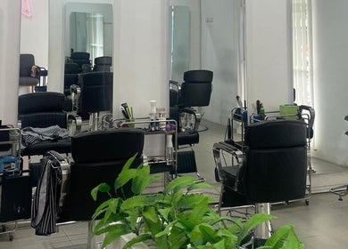 Modern salon interior at ELKAP TRUNOJOYO, Jawa Timur, Jawa Timur, ID featuring stylish chairs and mirrors.