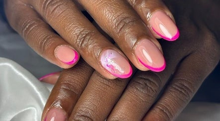 Guyly Beauty image 2