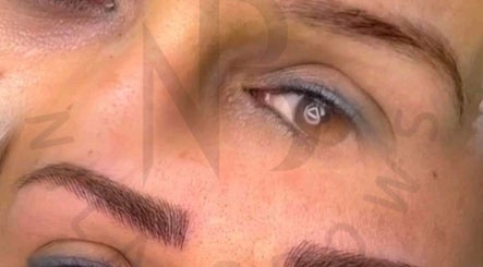 Close-up of expertly shaped brows at Nila Brows, Melbourne, Victoria, AU, showcasing precision beauty techniques.