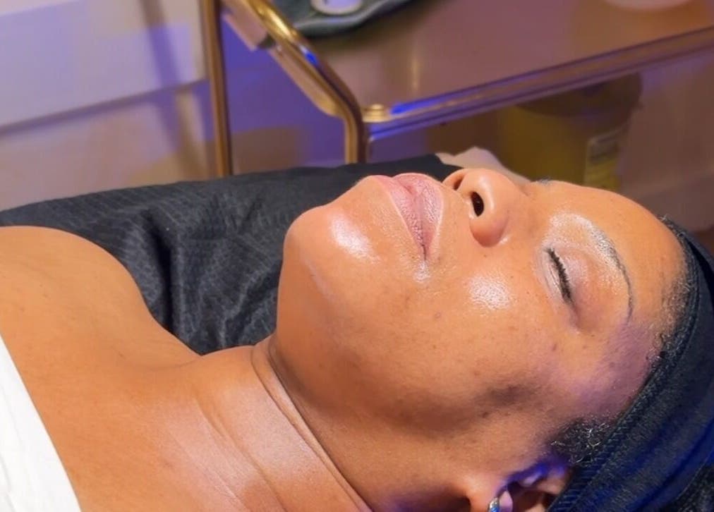 Client receiving a glowing face treatment at Glo! SoS Face and Body Treatments, London, England, GB.