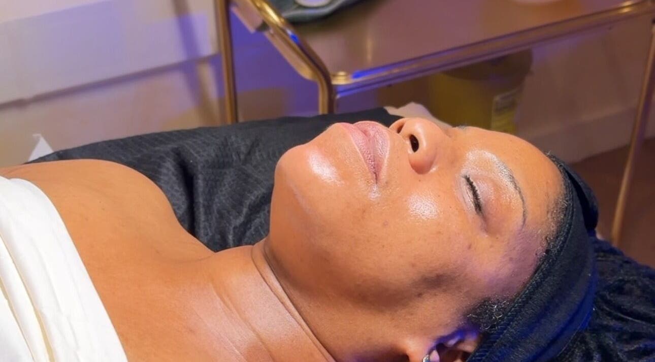 Client receiving a glowing face treatment at Glo! SoS Face and Body Treatments, London, England, GB.