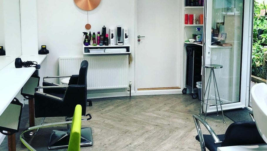 Lynne Hair Stylist image 1