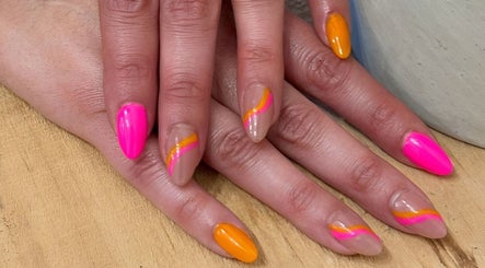 Colorful nail art design at Bombshell Brow Studio @ Beauté Bohëime, Cowansville, Québec, CA.