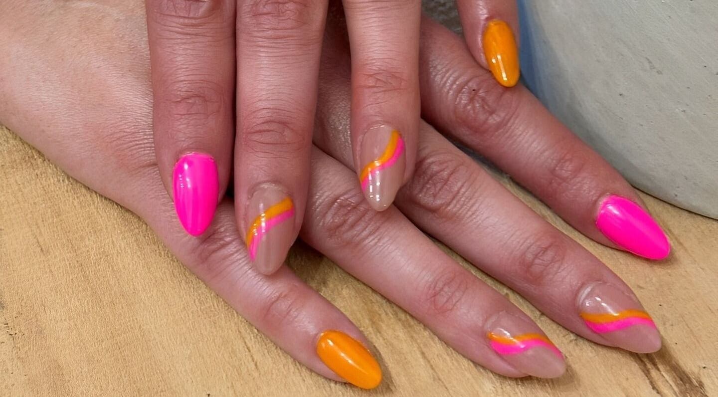 Colorful nail art design at Bombshell Brow Studio @ Beauté Bohëime, Cowansville, Québec, CA.