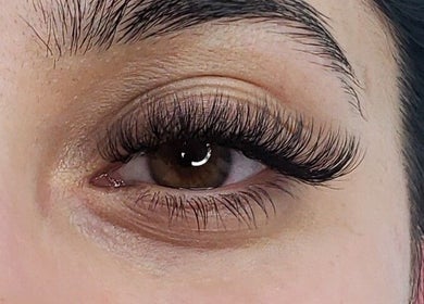 Close-up of expertly applied eyelash extensions at Moonlash Studio, Bali, Bali, ID.