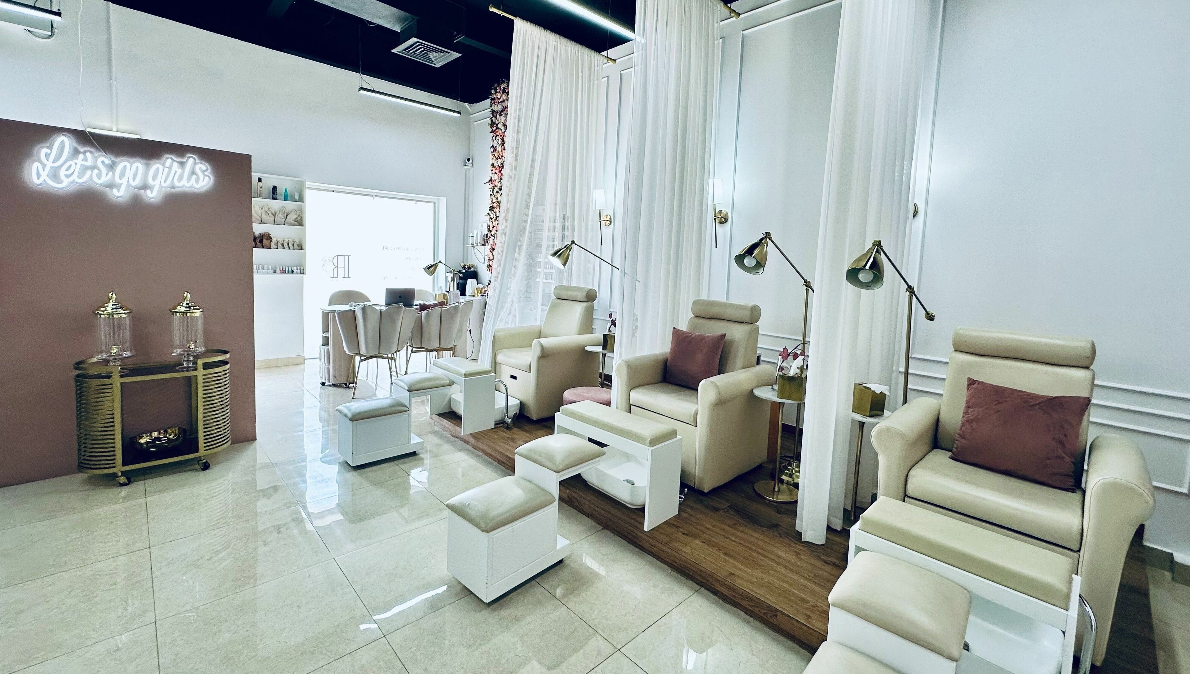 Relaxing luxury salon chairs at The Retreat, Dubai, Dubai, AE, with chic decor and soft lighting.
