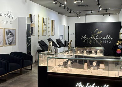 Interior of Mr.Inkwells Piercing Studio MV in Mission Viejo, California, US showcasing elegant piercing displays.