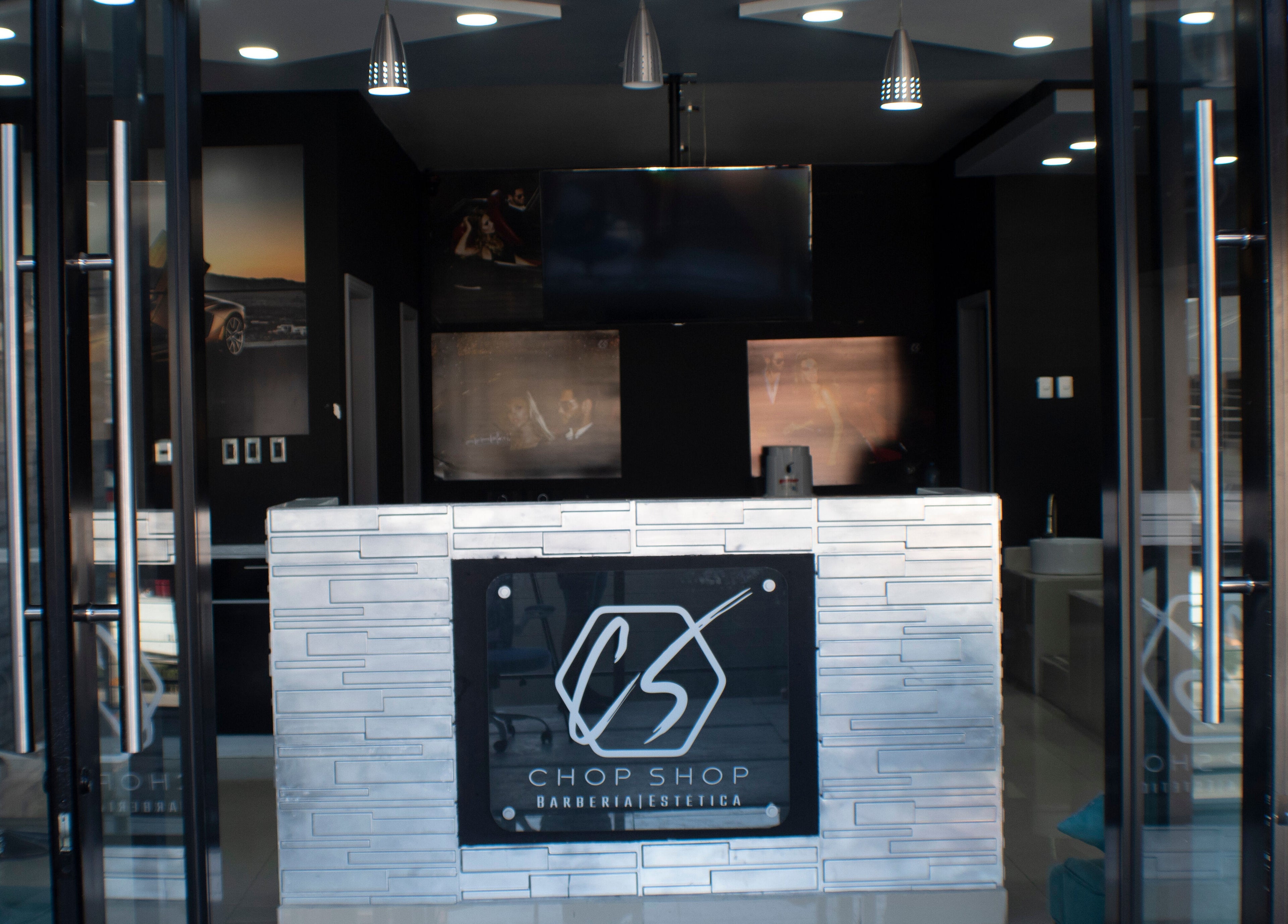 Recepción moderna de Chop Shop Salon de Belleza en Tijuana, Baja California, MX.