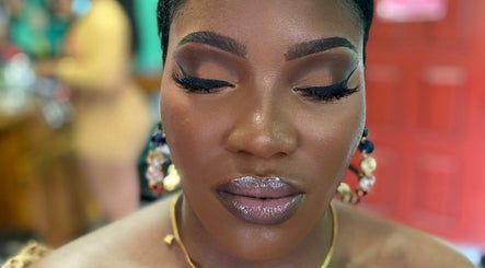 Top Faces Beauty and Cosmetics image 2