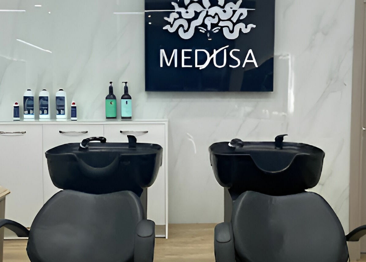 Σαλόνι με καρέκλες λουτήρων στο Medusa Kordelio, Ελευθέριο Κορδελιό, GR.