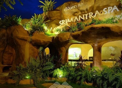 Srimantra Spa entrance surrounded by lush greenery in Chang Wat Chiang Mai, Chang Wat Chiang Mai, TH.