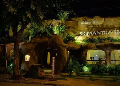 Night view of Srimantra Spa entrance with lush greenery in Chang Wat Chiang Mai, Chang Wat Chiang Mai, TH.