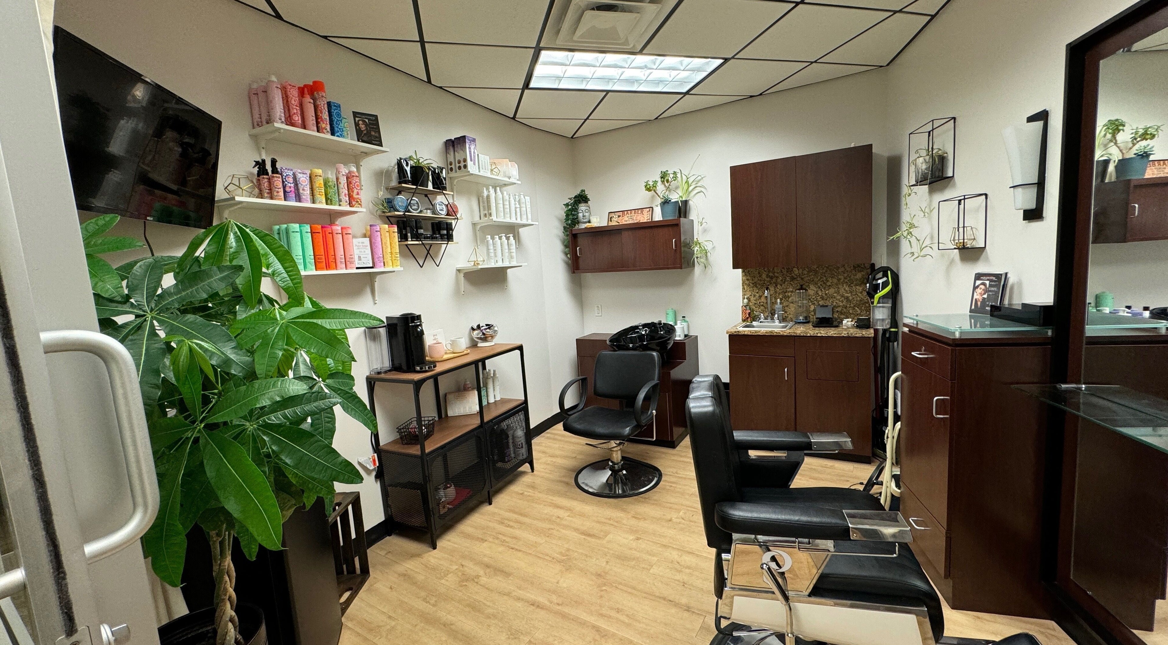 Cozy interior of Studio KBB Kelly’s Barber and Beauty Inc. in Ottawa, Ontario, CA with stylish decor and seating.