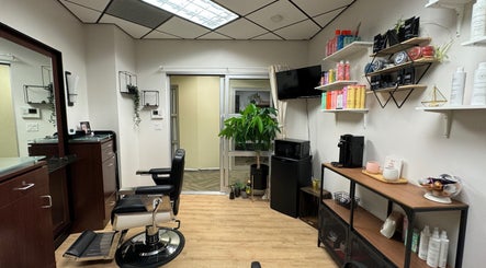 Studio KBB Kelly’s Barber and Beauty Inc. slika 2