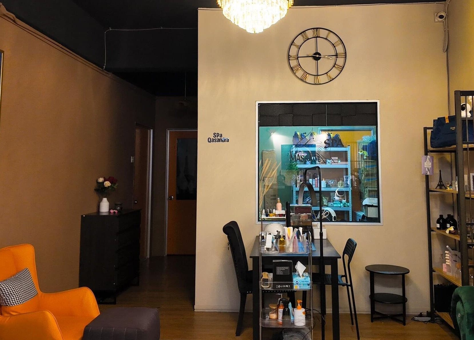 Chic interior of Qasandra Spa Retreat in Petaling Jaya, Selangor, MY with a modern, relaxing vibe.