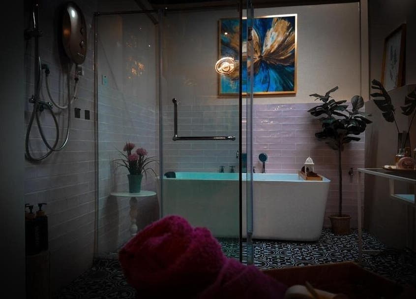 Luxurious spa bath setup at Qasandra Spa Retreat in Petaling Jaya, Selangor, MY with elegant decor.