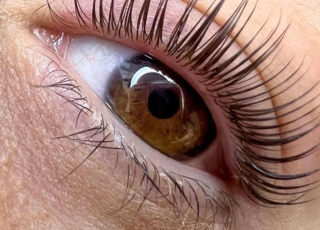 Close-up of expertly curled lashes at Fluff Lashes, Montréal, Québec, CA.