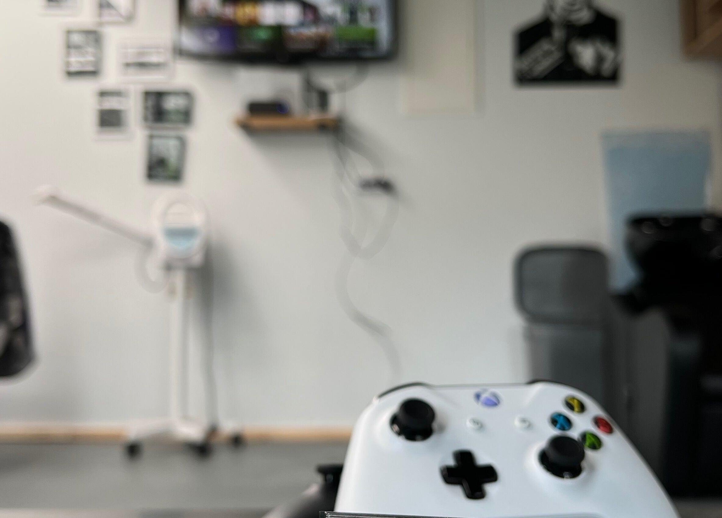 Зона відпочинку з ігровою приставкою в 1 Fleek Barbershop, Київ, Київ, UA.