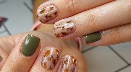 Image de Nail Therapy, Nails & Beauty 2