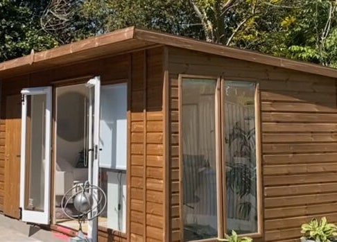 Cozy wooden cabin at Indz Inc, Altrincham, England, GB, perfect for intimate wellness sessions amidst nature.