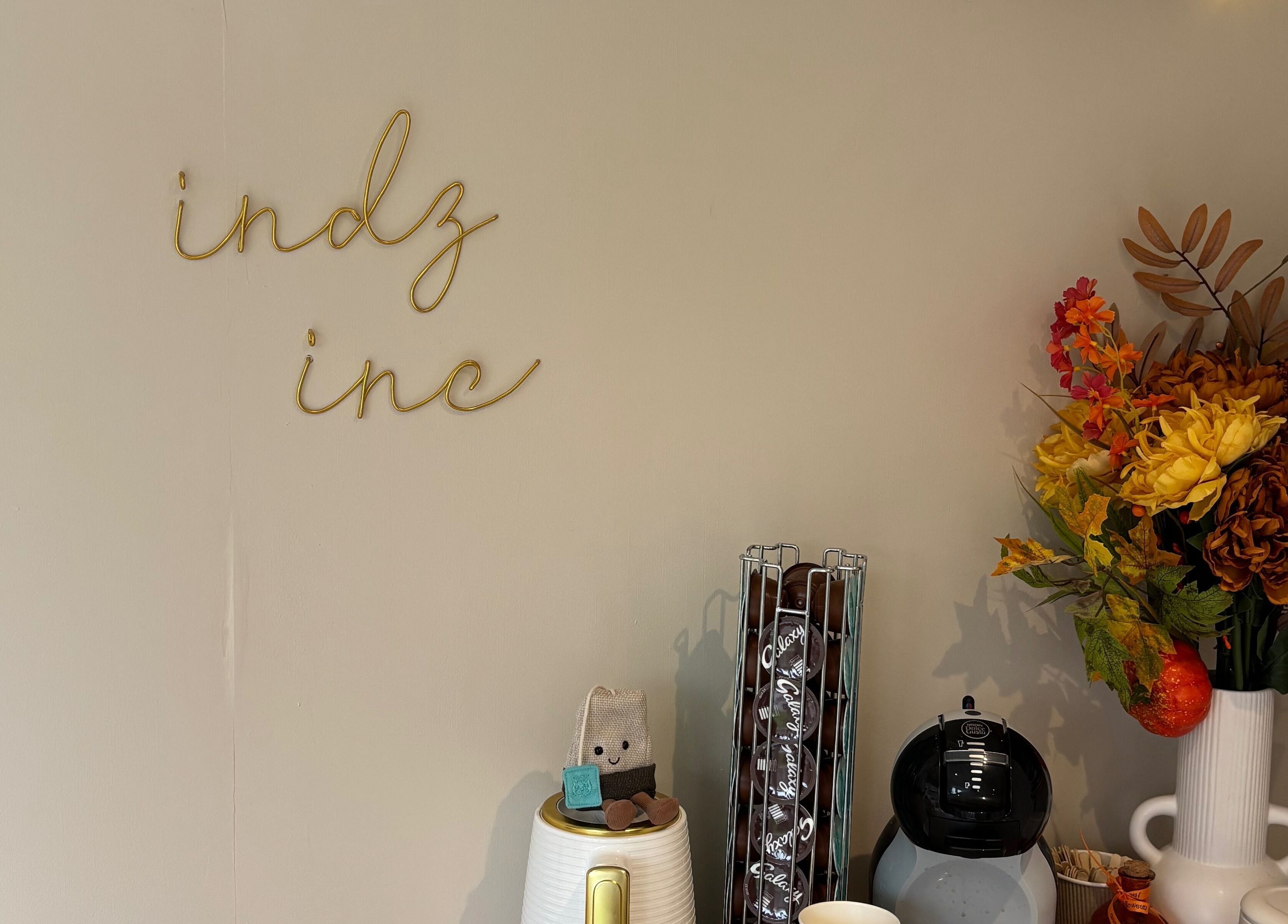 Cozy coffee setup with flowers at Indz Inc, Altrincham, England, GB.