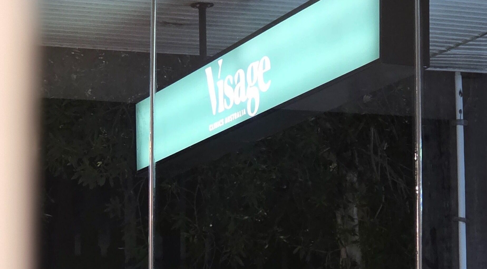 Visage Clinics Brighton-Le-Sands glowing sign, Brighton-Le-Sands, New South Wales, AU