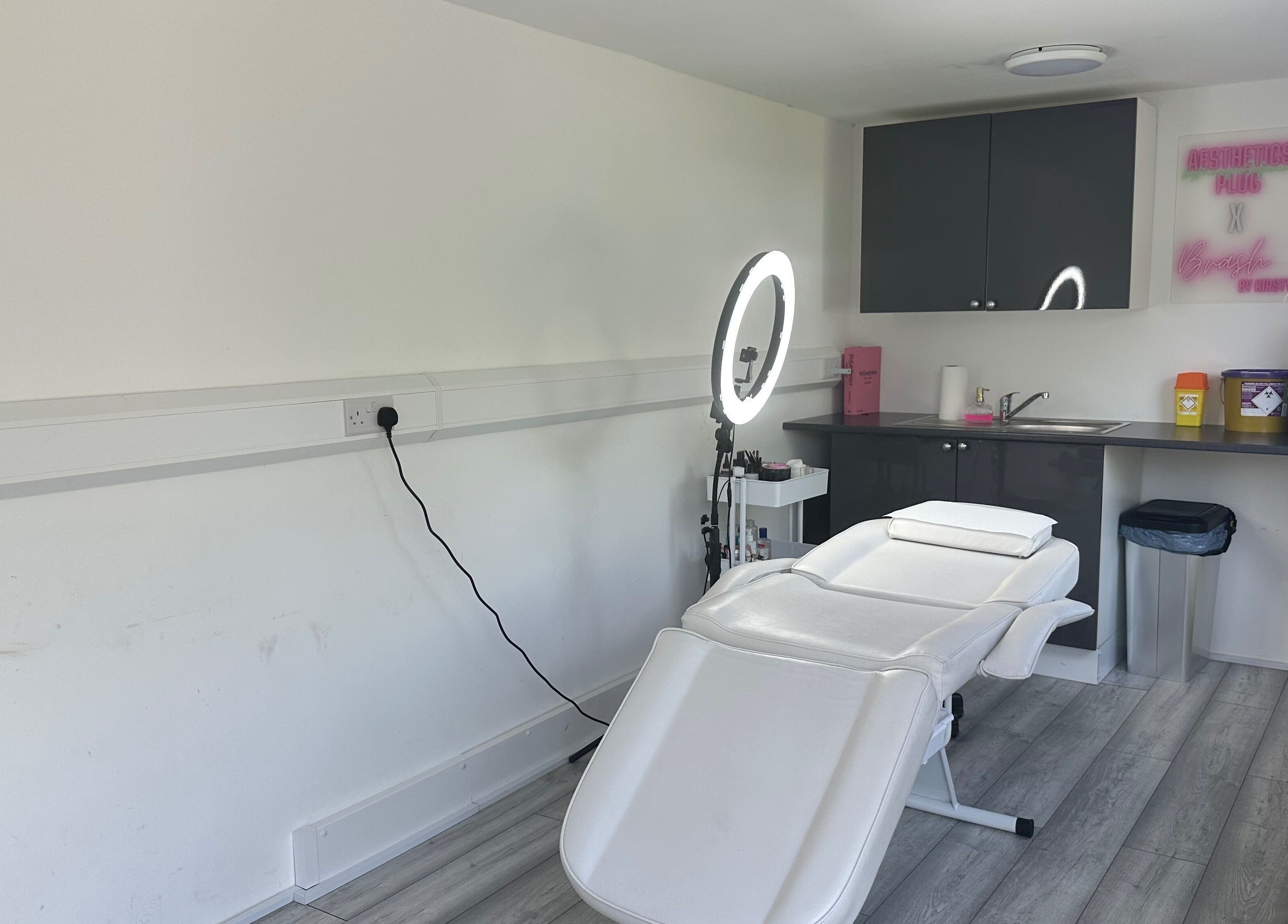 Cozy treatment room at Beauty Plug by Kirsty in Reading, England, GB, featuring a comfortable aesthetic chair.