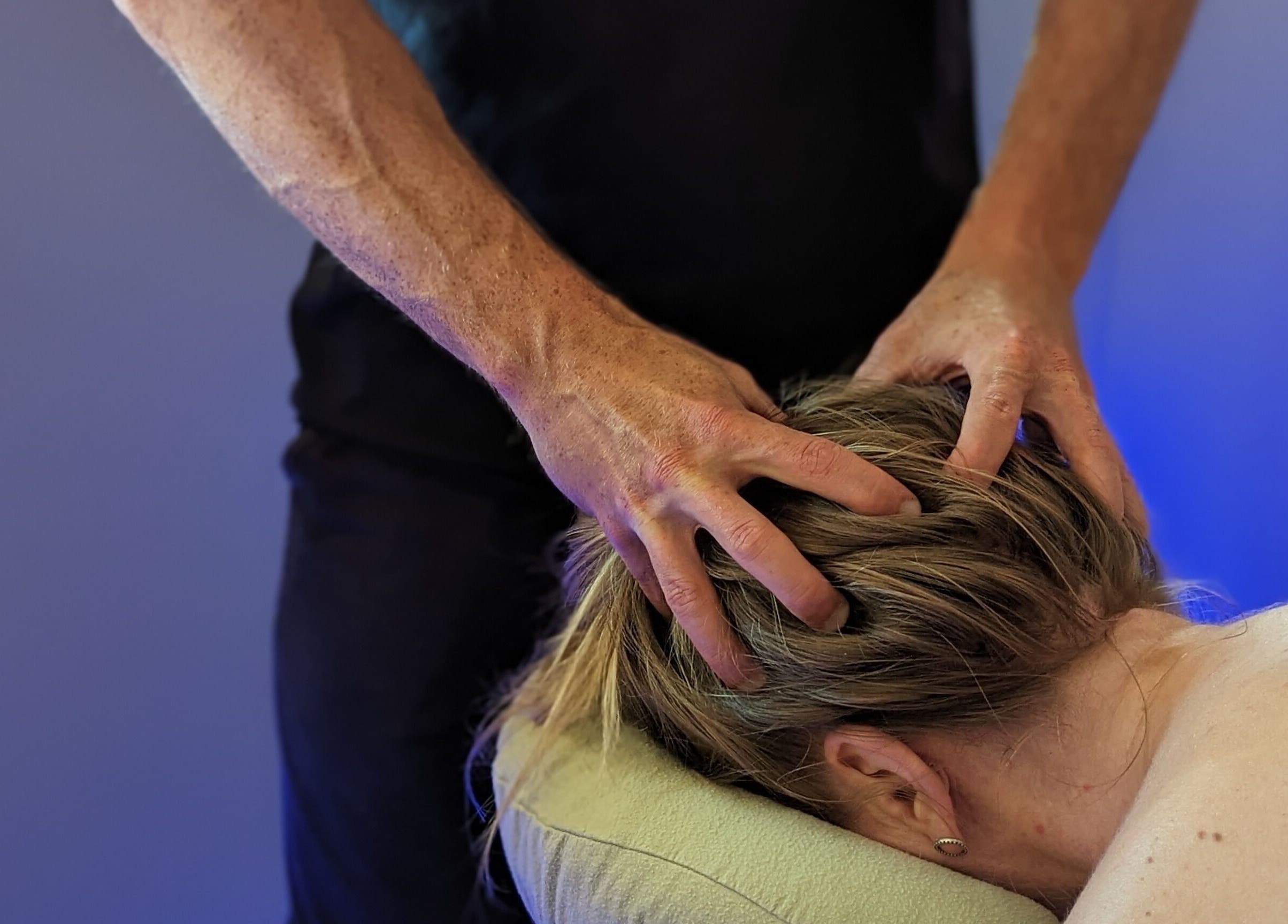 Relaxing head massage at Wellness in Harmony Massage & Sound, Des Plaines, Illinois, US.