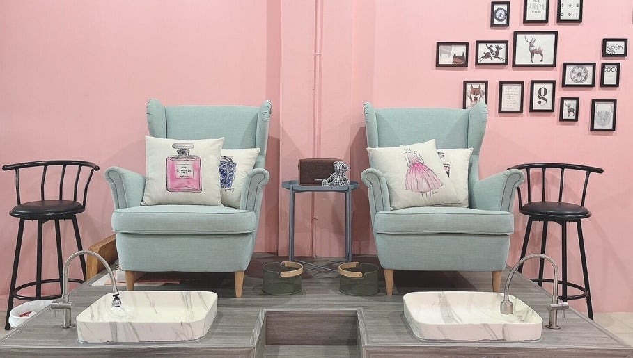 Pedicure chairs at Chateau de Nails BKK, Amphoe Bang Phli, Samut Prakan, TH, with pink walls and stylish decor.