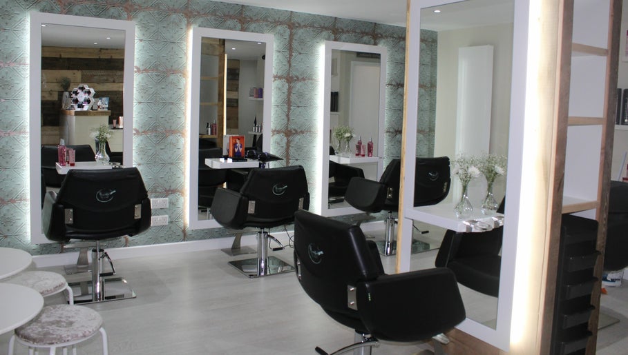 B Beautiful Hair and Beauty Salon 1paveikslėlis