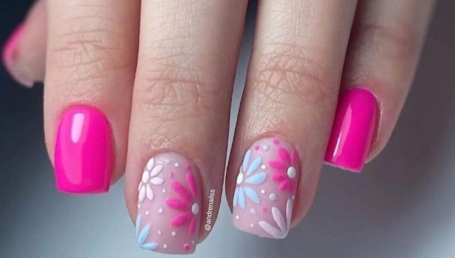 Diseño de uñas florales en Andrea Nails & Spa, Santiago, Región Metropolitana, CL.